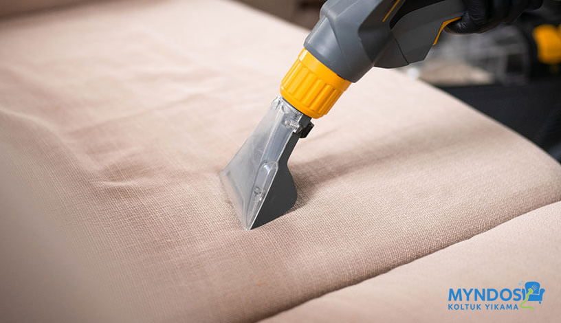 Sıcak suyla durulama ve ekstraksiyon – Bodrum koltuk yıkama